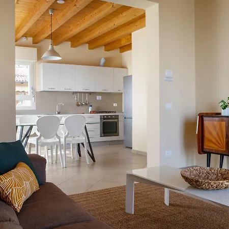 Casa Con Ampio Terrazzo, Vista E Giardino 토스콜라노마데노
