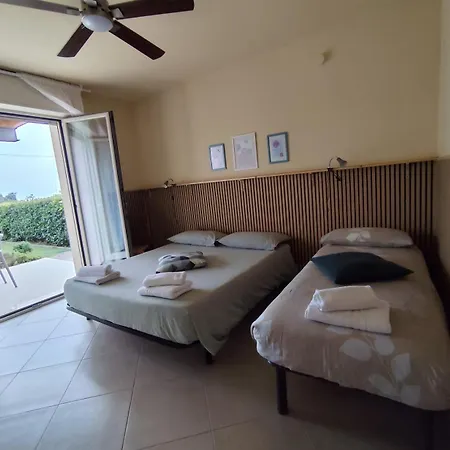Casa Con Ampio Terrazzo, Vista E Giardino