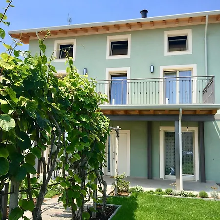 Casa Con Ampio Terrazzo, Vista E Giardino *