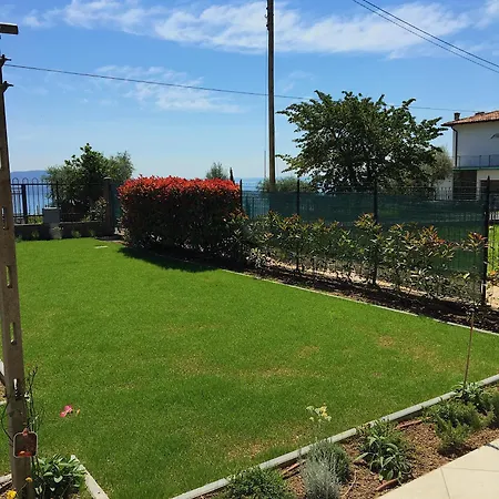 Casa Con Ampio Terrazzo, Vista E Giardino *
